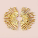 NÁUŠNICE Z KOVU S VLNITÝM OKRAJOM